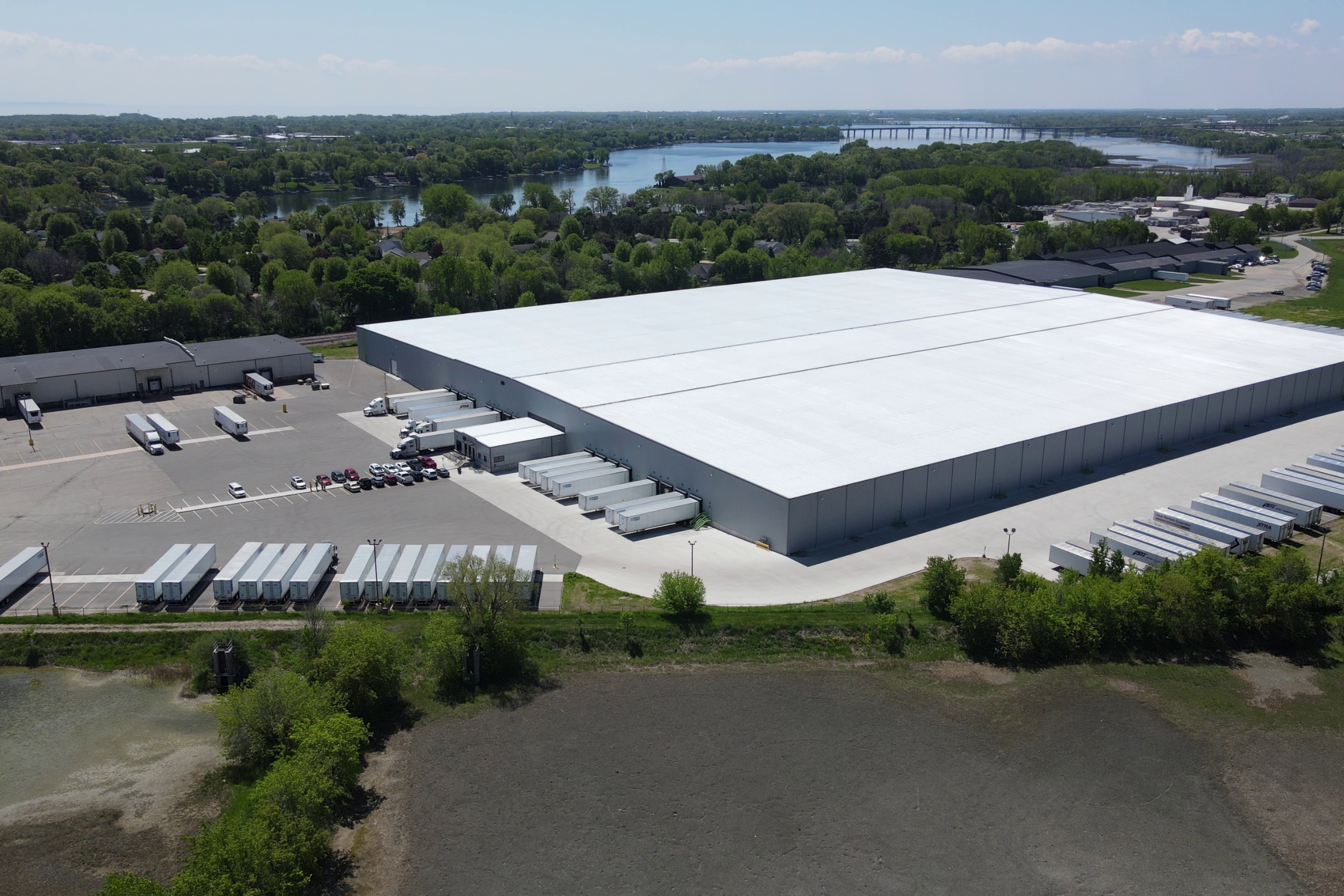 Side aerial view of RGL warehouse 80 in Appleton WI